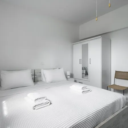 By Luxlikehome Paliouri