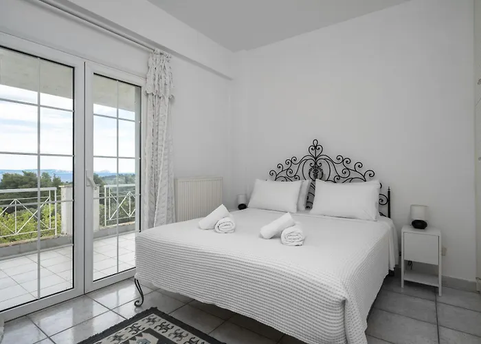 By Luxlikehome Paliouri