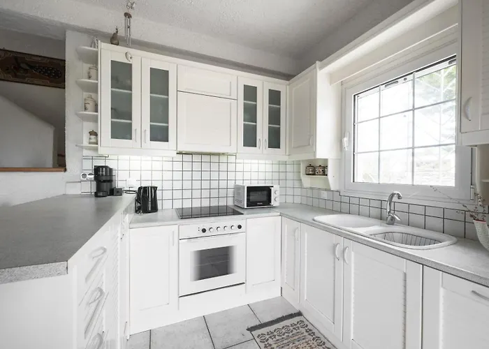 By Luxlikehome Paliouri