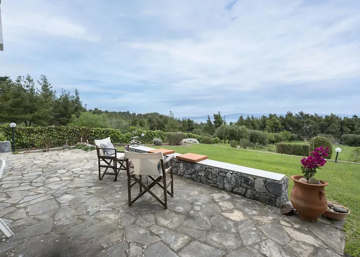 By Luxlikehome Willa Paliouri